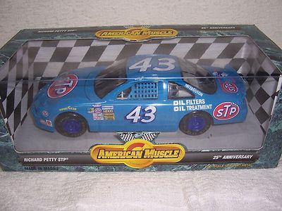 Ertl 1/18 Diecast 7802 - Pontiac Richard Petty STP #43 B.Hamilton NASCAR