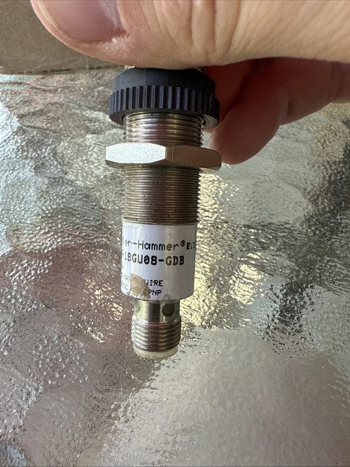 Cutler-Hammer E57-18GU08-GDB 10-30 V DC Proximity Sensor - Image 3 of 4