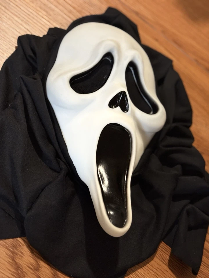 Deluxe Scream 5 (2022) Production Style Killer Mask - Image 2 of 4