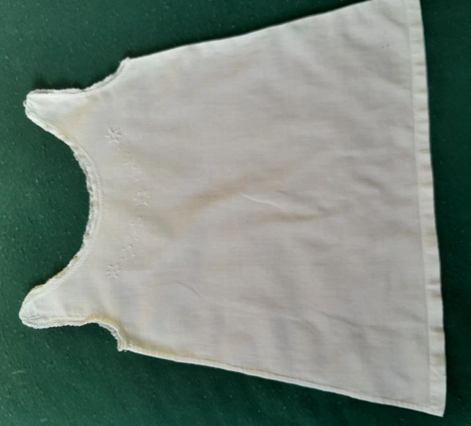 LINGE ANCIEN LOT DE 4 CHEMISES FAITES MAIN POUR FILLETTE boutonnage épaule - Photo 2/4