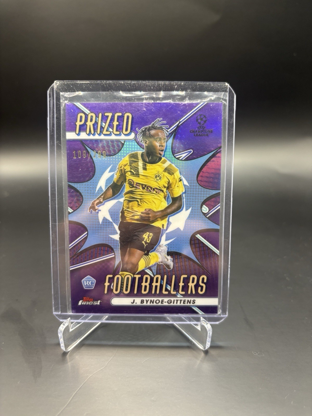 2022-23 Topps Finest UCC Jamie Bynoe-Gittens Prized Footballers RC Purple /299