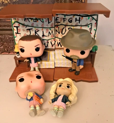 Funko Pop! Deluxe Netflix Stranger Things Build A Scene Hopper & Eleven