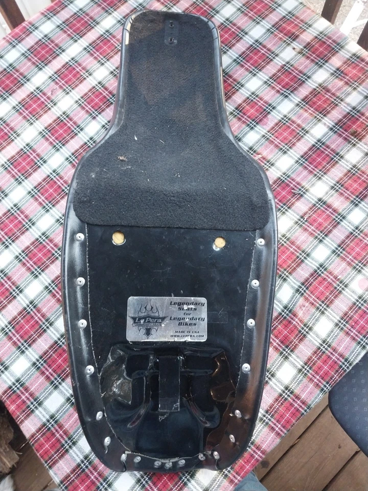 Asiento de moto original Le Pera para Harley - LKU001 Bares Bones Silhouette Foto 2 de 2