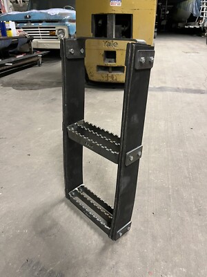 RWM American Made 28'' Drop 2 Flexible Step at 10 Degree Angle Bolt-On Step