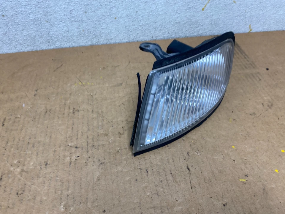 Nissan Máxima 1997-1999 conductor izquierdo esquina izquierda intermitente OEM N6140 DW Foto 3 de 4