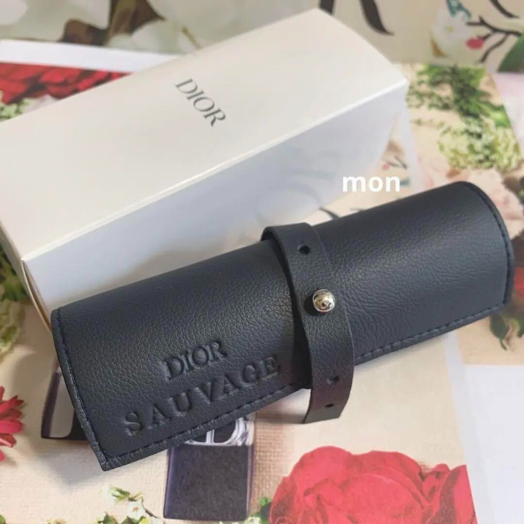 【値下げ中‼️】Dior Sauvage ボックス入り 今だけ！！試供品付きDior SAUVAGE 香水 箱入り 値下げ中