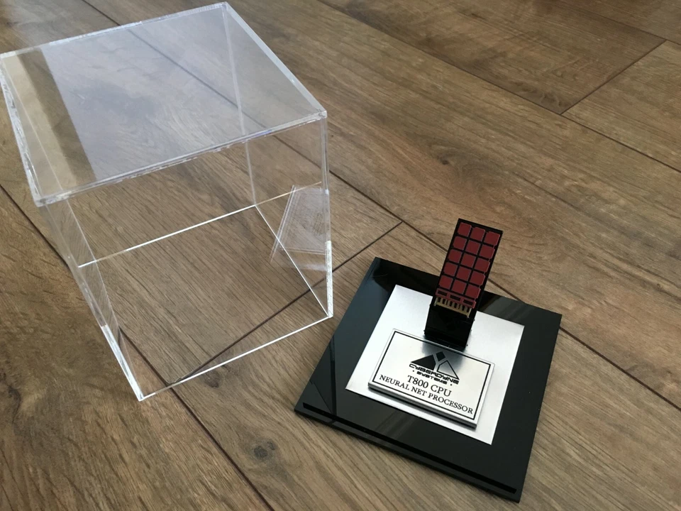 Terminator T-800 CPU Brain Chip' Chip Prop Replica with Display Case - Image 3 of 4