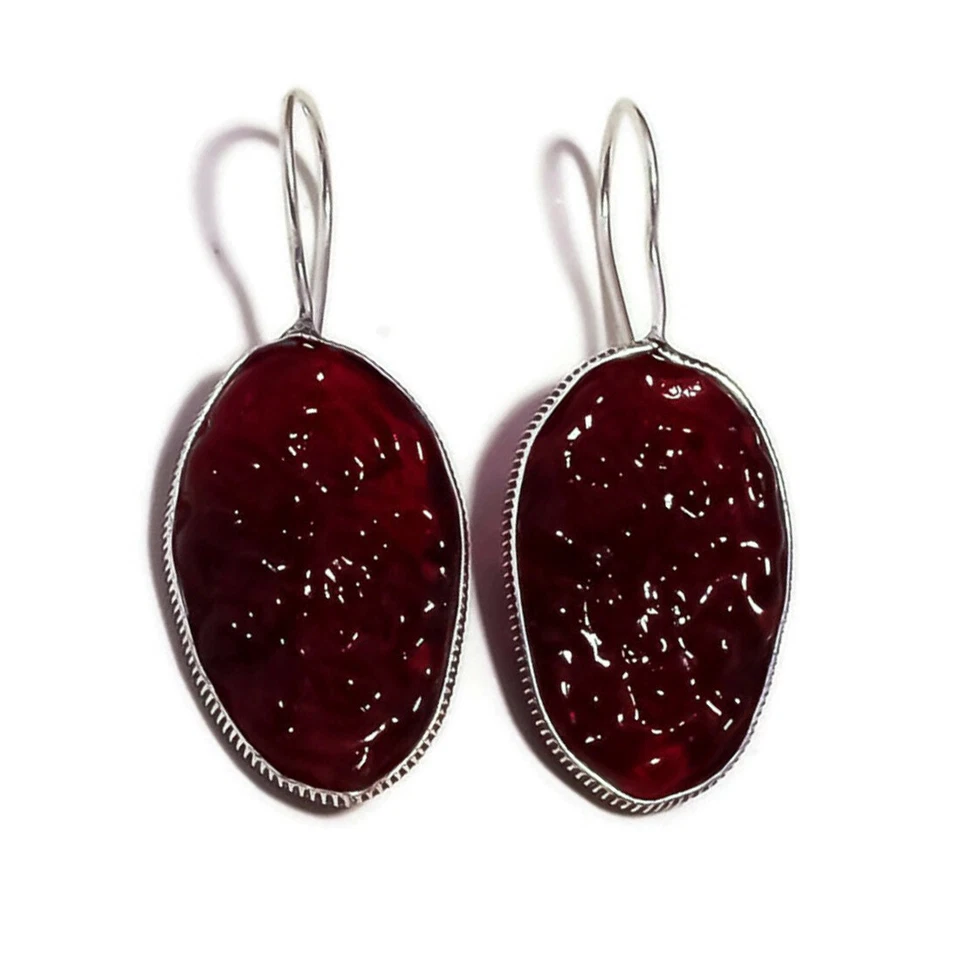 Pendientes colgantes tallados hechos a mano con superposición de plata de piedras preciosas de apatita roja mexicana Foto 2 de 3