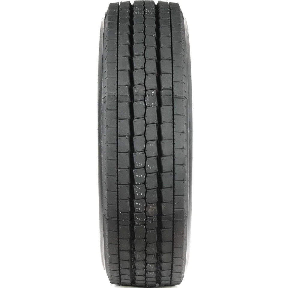 Tire Goodyear G647 RSS 245/70R19.5 Load G 14 Ply All Position Commercial Foto 3 de 4