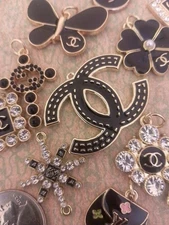  Lot of 13 Gucci Stamped Gold Tone Button  Zipper Pull 