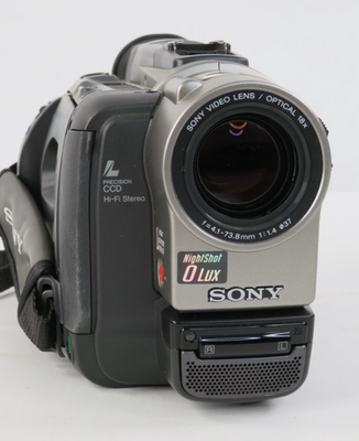 Sony CCD-TRV95 Handycam Vision VideoHi8 XR Camcorder 72x Digital