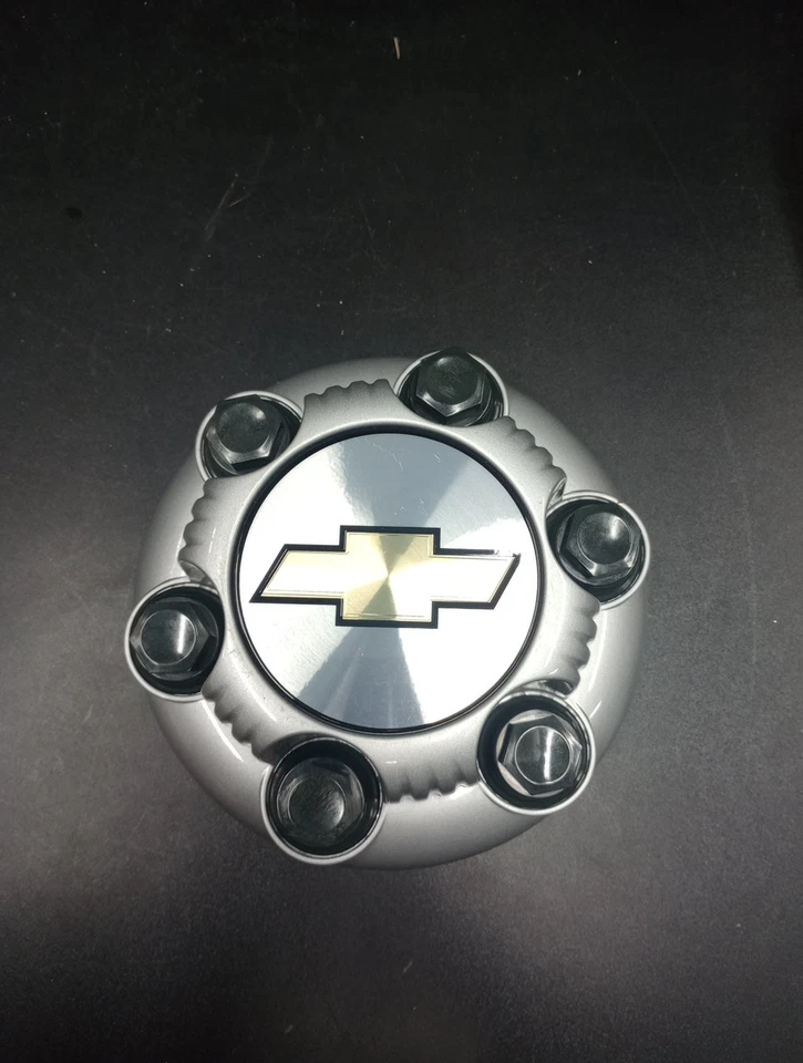 Novo na Caixa GM 9598131 Calota Bowtie para 05-13 TAHOE-Suburban-Express, Silverado - Imagem 4 de 4