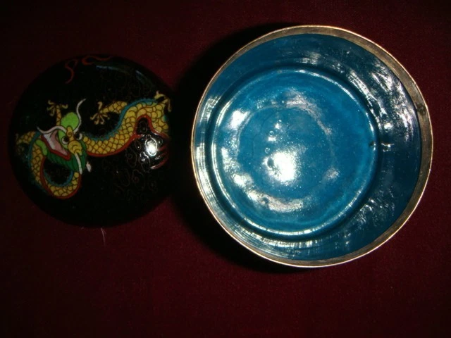 ANTIQUE CLOSONNE VASE DRAGON PICTURE IN BLACK BASE CHINA MARK BASE EXCELLENCE - Image 4 of 4