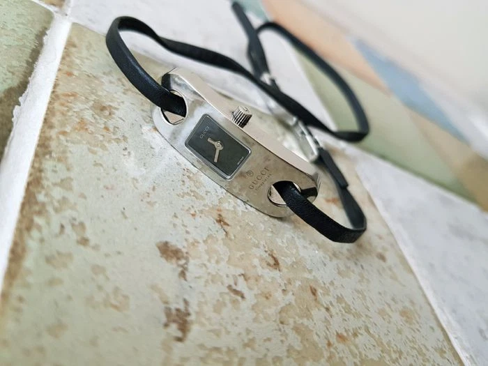 Orologio donna Gucci 6100L argento e nero 6100L 124247314