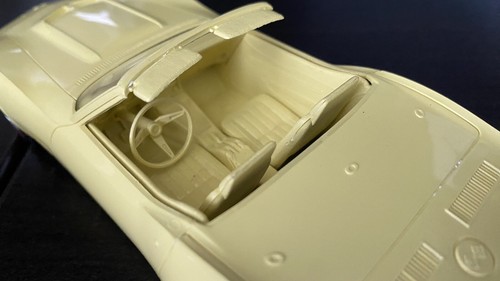 AMT 1968 Chevrolet Corvette 427 Convertible 1/25th Scale Dealer Promo Yellow - Picture 9 of 15
