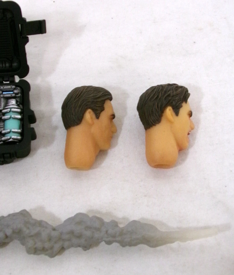 Lote de piezas y accesorios de figuras Mezco One:12 Collective DC de dos caras escala 1/12 de 6" Foto 4 de 4