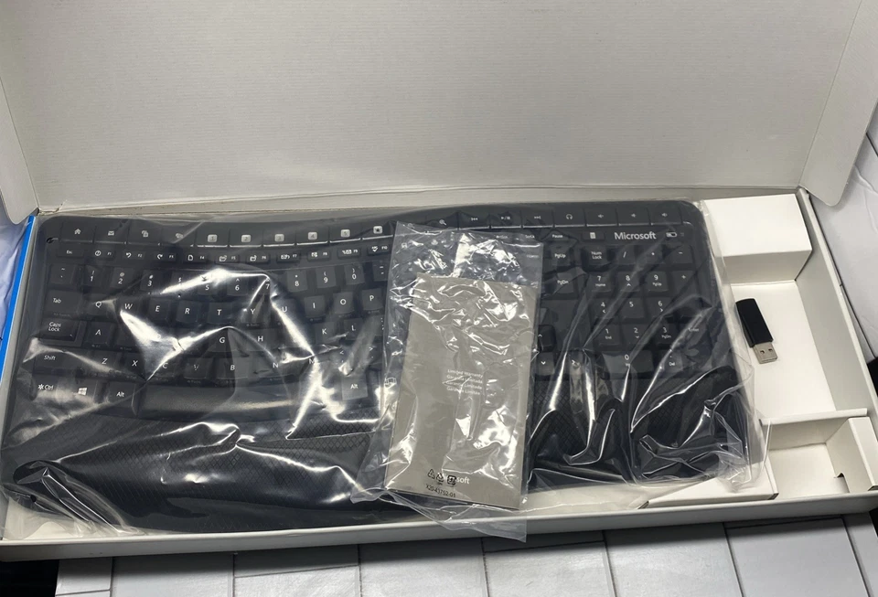 Microsoft Comfort Desktop 5050 Wireless Keyboard With USB Dongle No Mouse - Image 2 of 4