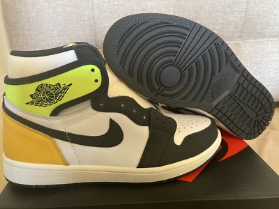 NIKE AIR JORDAN 1 RETRO HIGH OG ナイキ エア ジョーダン 1 レトロ ハイ OG WHITE/VOLT/UNIVERSITY GOLD s-l400.jpg