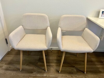 Set of 2 Dining Chairs   Great condition! Pickup in Valez St., Oakland, CA.
