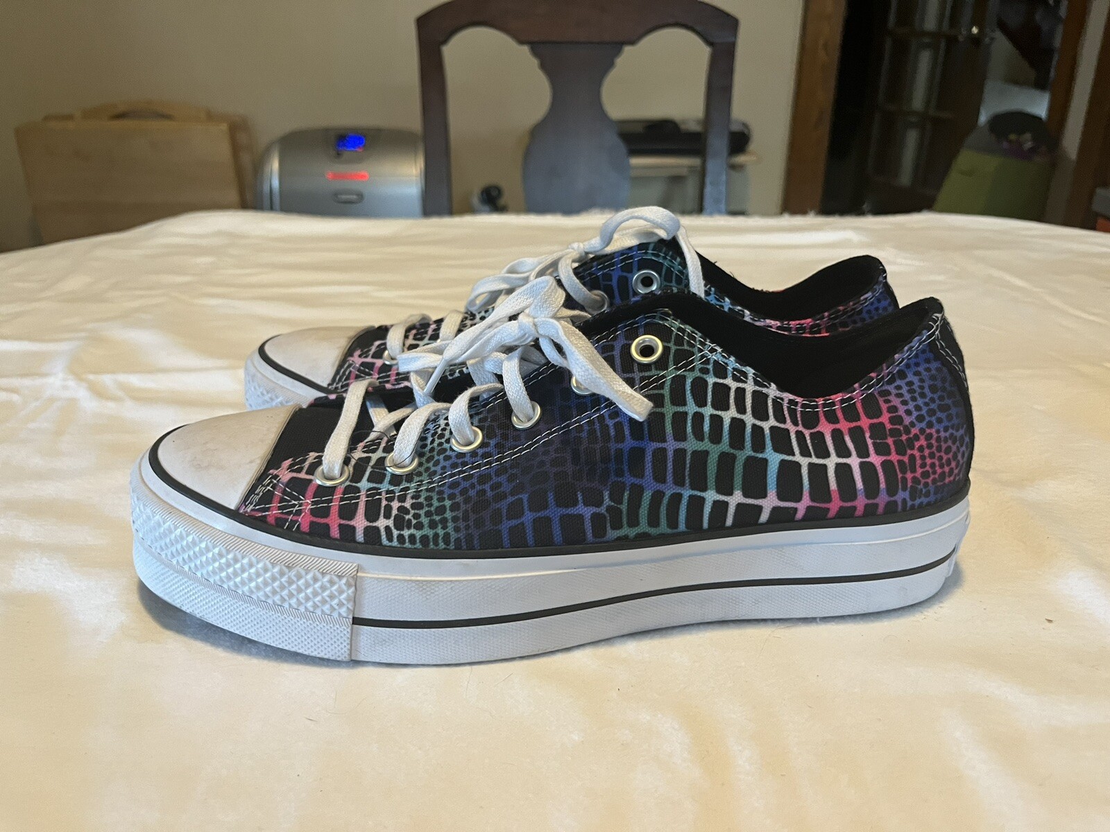 Women's Size 11 Converse Chuck Taylor All Star Platform Low