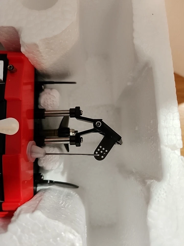 DEERC H120 Racing Boat High Speed 2.4G Remote Control w/ LCD Screen Ages 14+ - Image 4 of 4