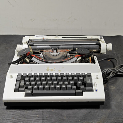 Olympia Schreibmaschine - Nicht Getestet, Gebrauchsspuren, Vintage
