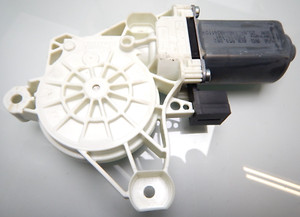 VW GOLF VII / 7 / Kombi / FENSTERHEBERMOTOR / vorne rechts / 4K0959802 (BR79)