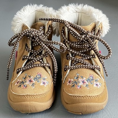 Oshkosh Everplay Girl's Boots Floral Embroidery With Fur Trim Size 6M  ''Read''