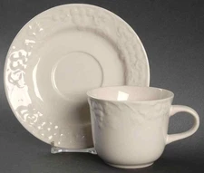 Signature Sauvignon  Cup & Saucer 668159