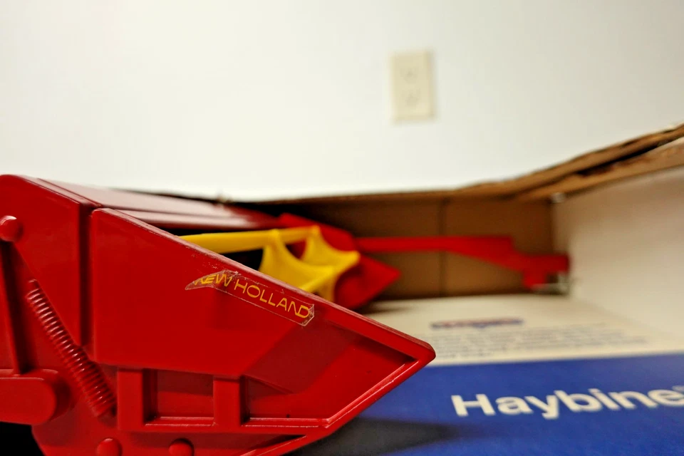 SCALE MODELS FH-JLE394DS  NEW HOLLAND HAYBINE 1:16 SCALE - Image 2 of 4