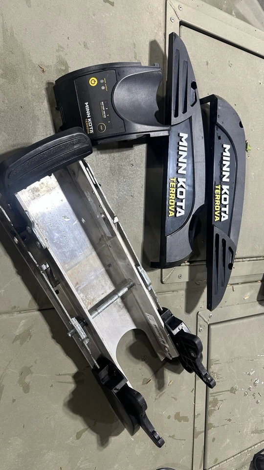 Minn Kota Terrova Base / plastics / Shaft Release - Image 4 of 4