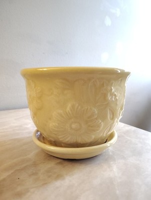 6'' x 4.5'' Wildflower Planter with attached saucer Yellow