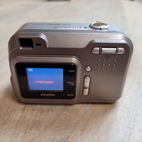 VTG Fujifilm FinePix 2650 2MP Digital Camera - Silver - Tested & Working - Picture 8 of 9