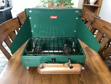 Vintage Coleman Model 413E 2-Burner Camp Stove Green, Estate Find EUC