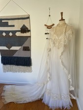 Vintage 1970s Wedding Dress With Lace, Train, Veil - Modern Size 6/8