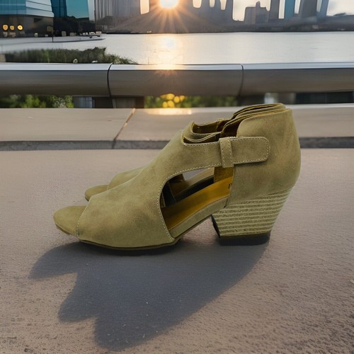Natural Soul Damenschuhe Größe 8 M braun Daya Kunstleder gestapelter Absatz Sandalen - Bild 2 von 11