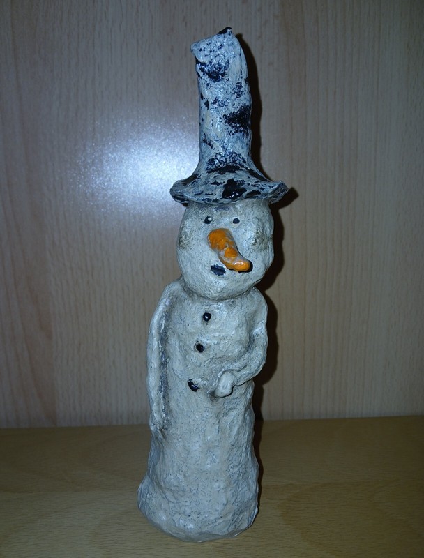 Grungy Christmas Snowman black hat 8 in figurine