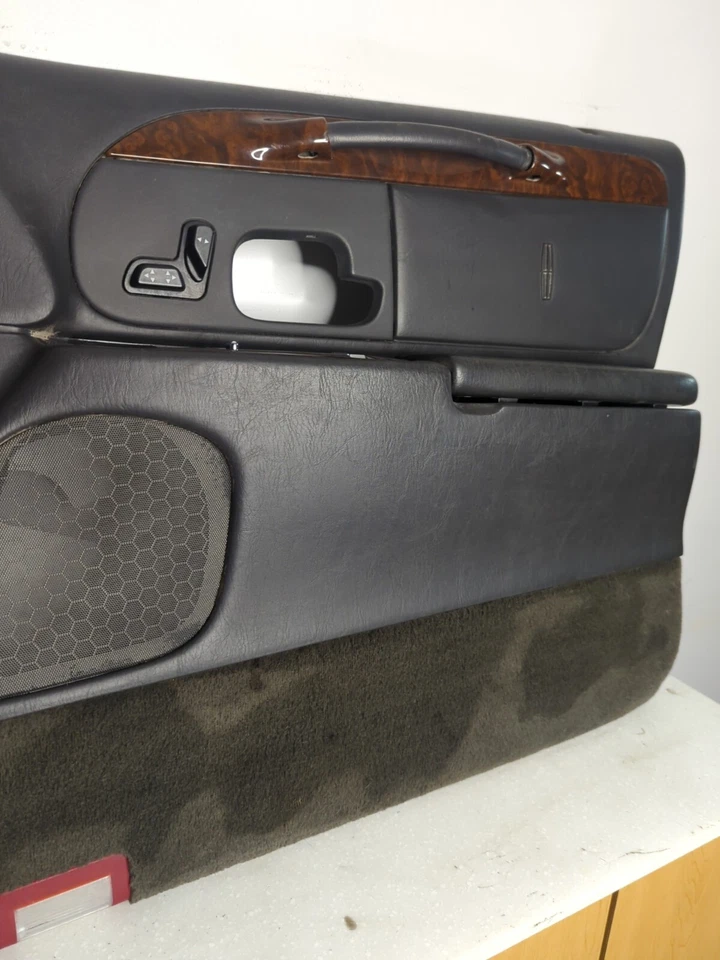 1998-2002 Lincoln Town Car Front Passenger RH Door Black - Image 4 of 4