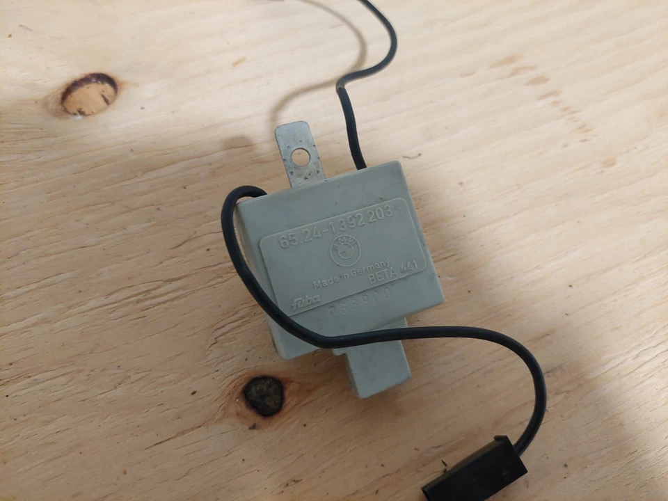 **Amplificador de antena de radio BMW E32 E34 518i 520i 525i 530i 535i 540i M5 735i 750i Foto 2 de 2