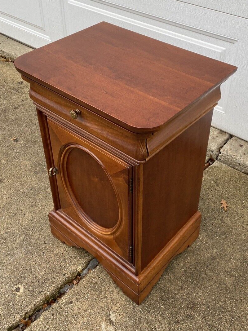 Lexington Furniture Chez Michelle French Provincial Cherry Queen