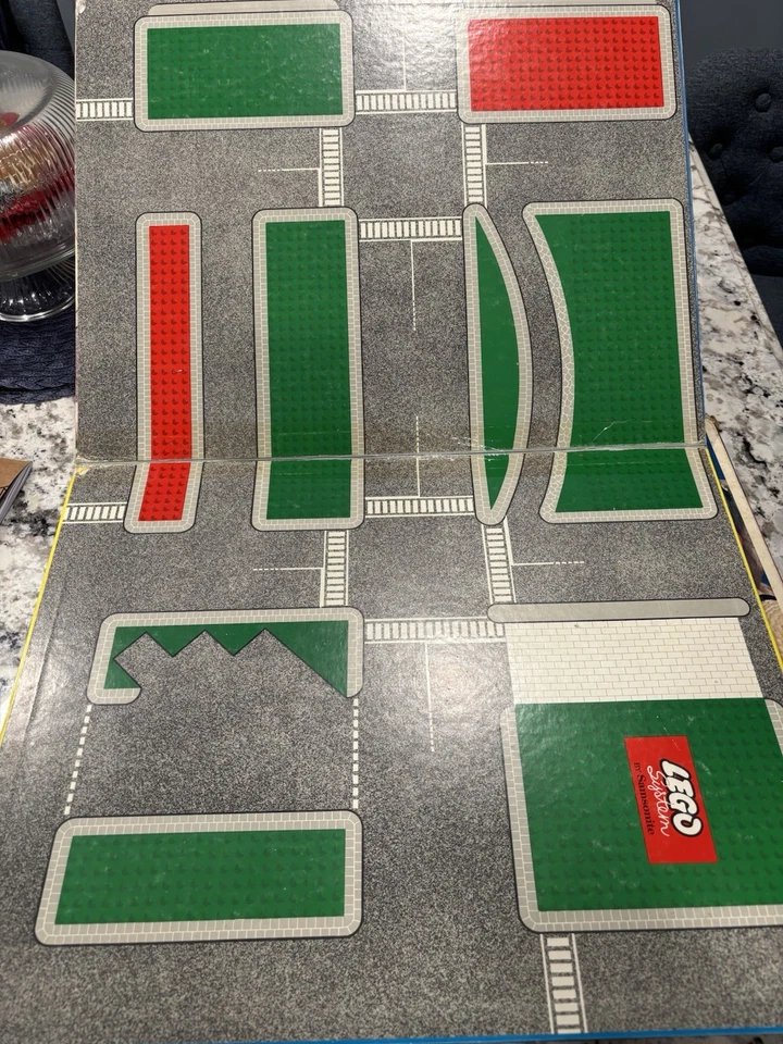 Vintage Lego System by Samsonite Town Hall #725 + Catalogs Inserts More Huge Lot - Image 4 of 4