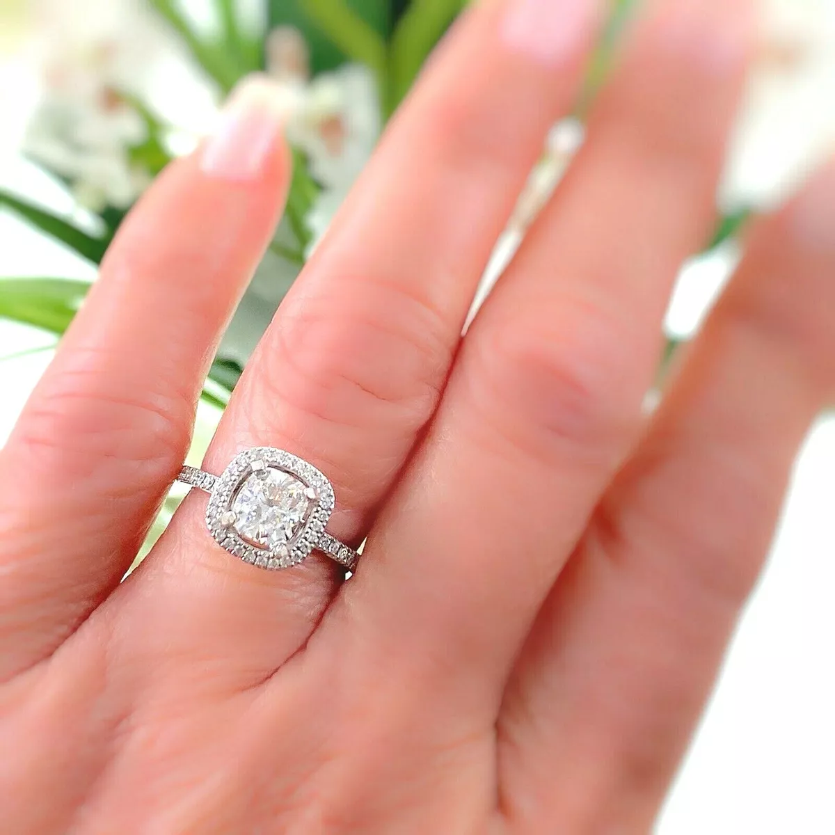 Halo diamond band sale