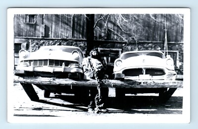 PHOTO Shirtless Man Beefcake bodybuilder Car Old Guy Muscle Brutal Vintage