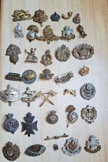 37 Vintage British Military Cap Badges Joblot WWI WWII Army Regiment Militaria
