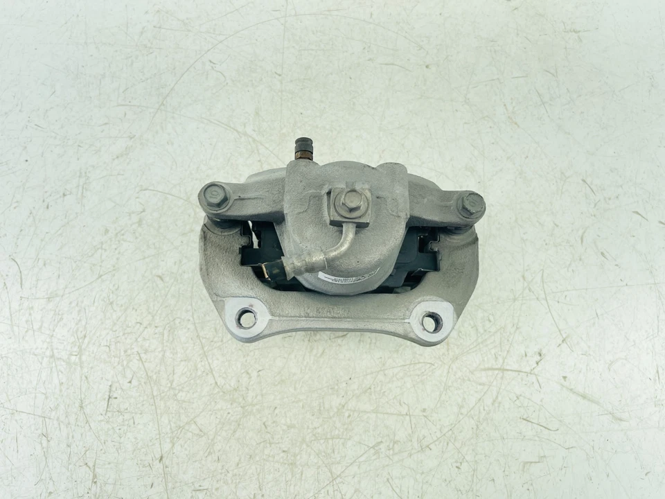 Оригинальный передний левый тормозной суппорт Buick Regal 2018-2020 годов выпуска 84206103 60K - Изображение 2 из 4