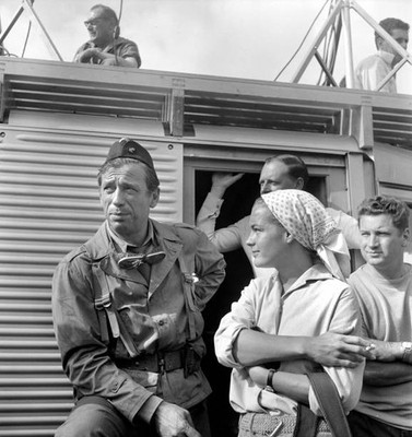 France Yves Montand Romy Schneider during shooting of film Paris b- Old Photo