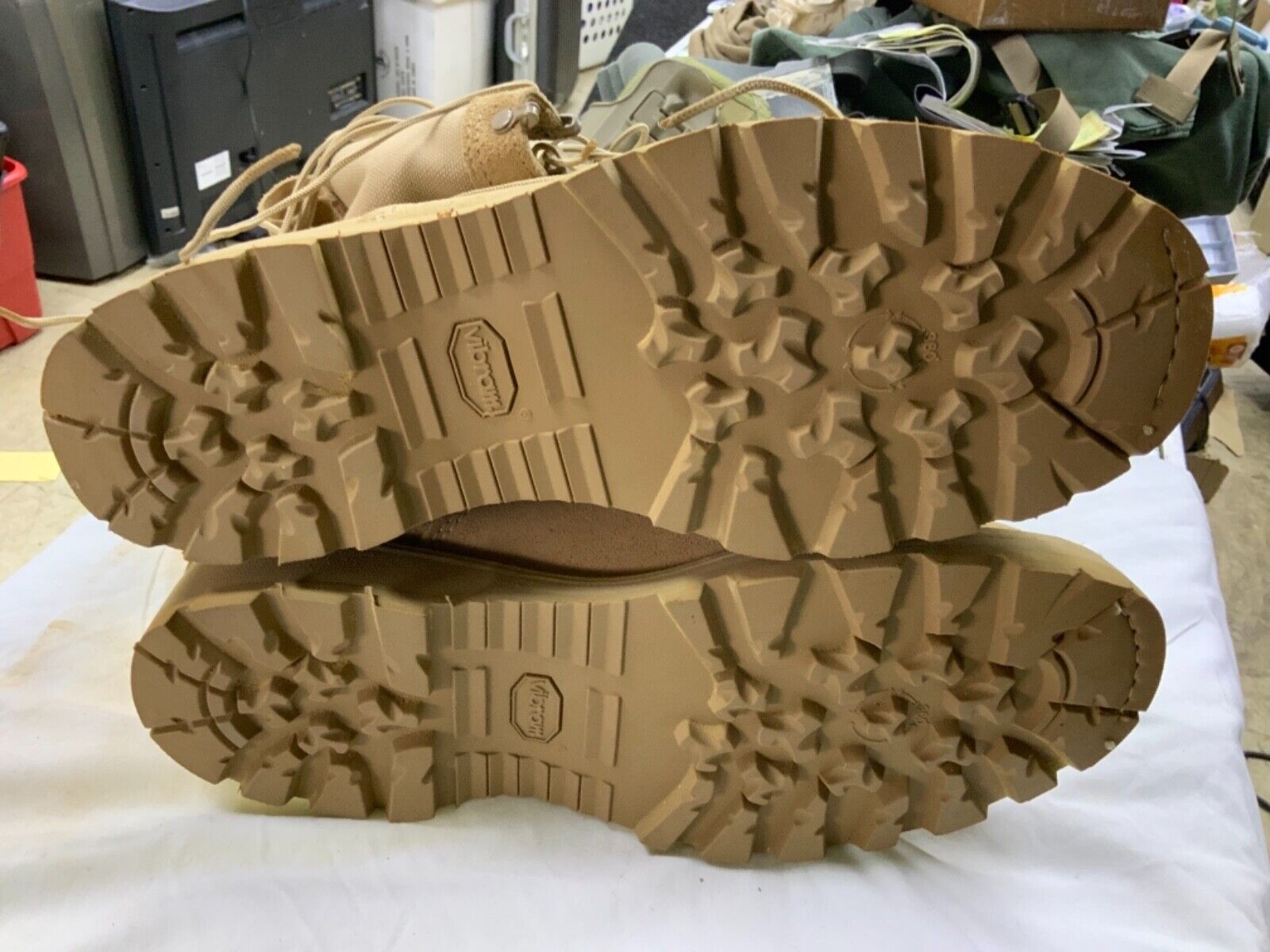 BOOTS BATES SIZE: 12R NSN: 8430-01-516-01708