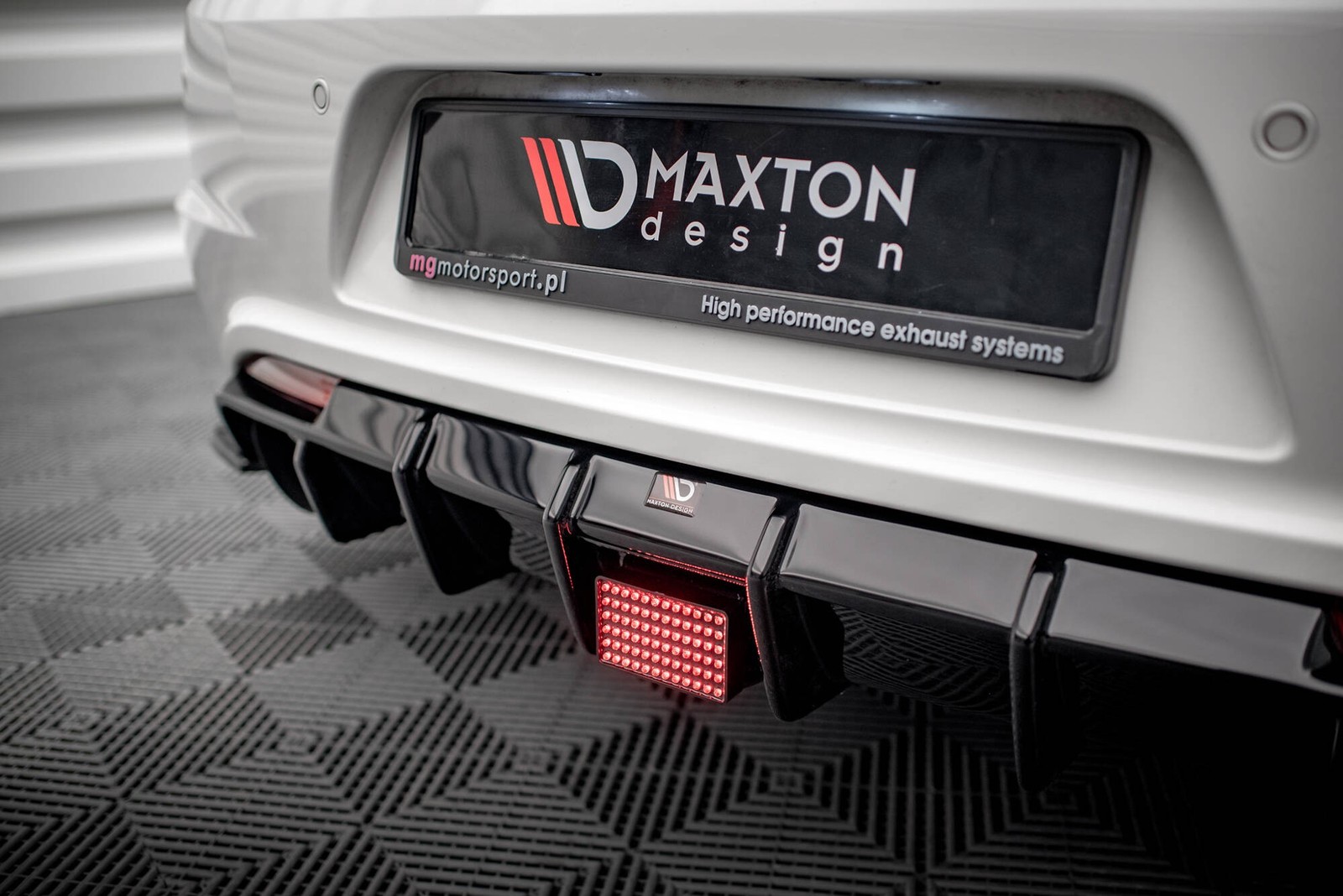 Feu stop LED Maxton Scirocco R Mk3 en polycarbonate premium noir - 3