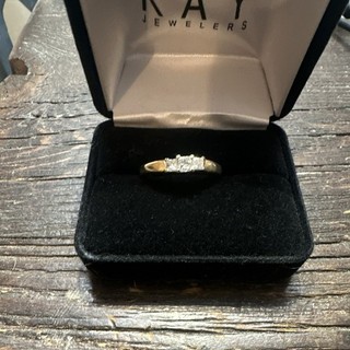 Kay Jewelers 3 Stone Princess Cut Diamond Engagement Ring Yellow Gold Size 7