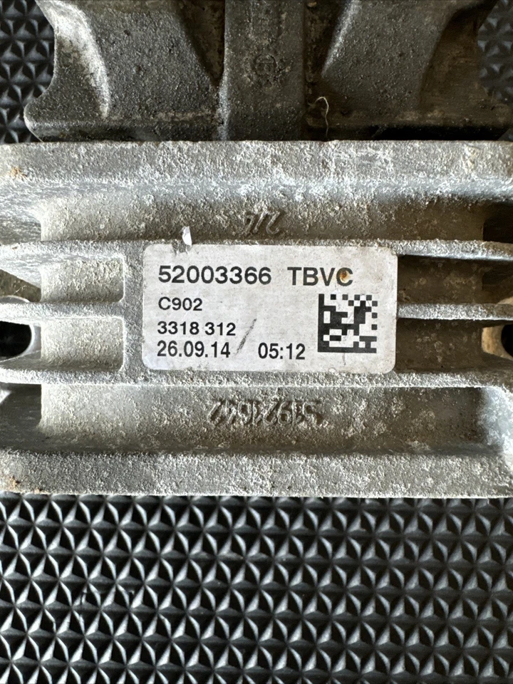 FIAT 500L 2017-2020 soporte aislador montaje transmisión izquierda OEM 52003366 Foto 2 de 4